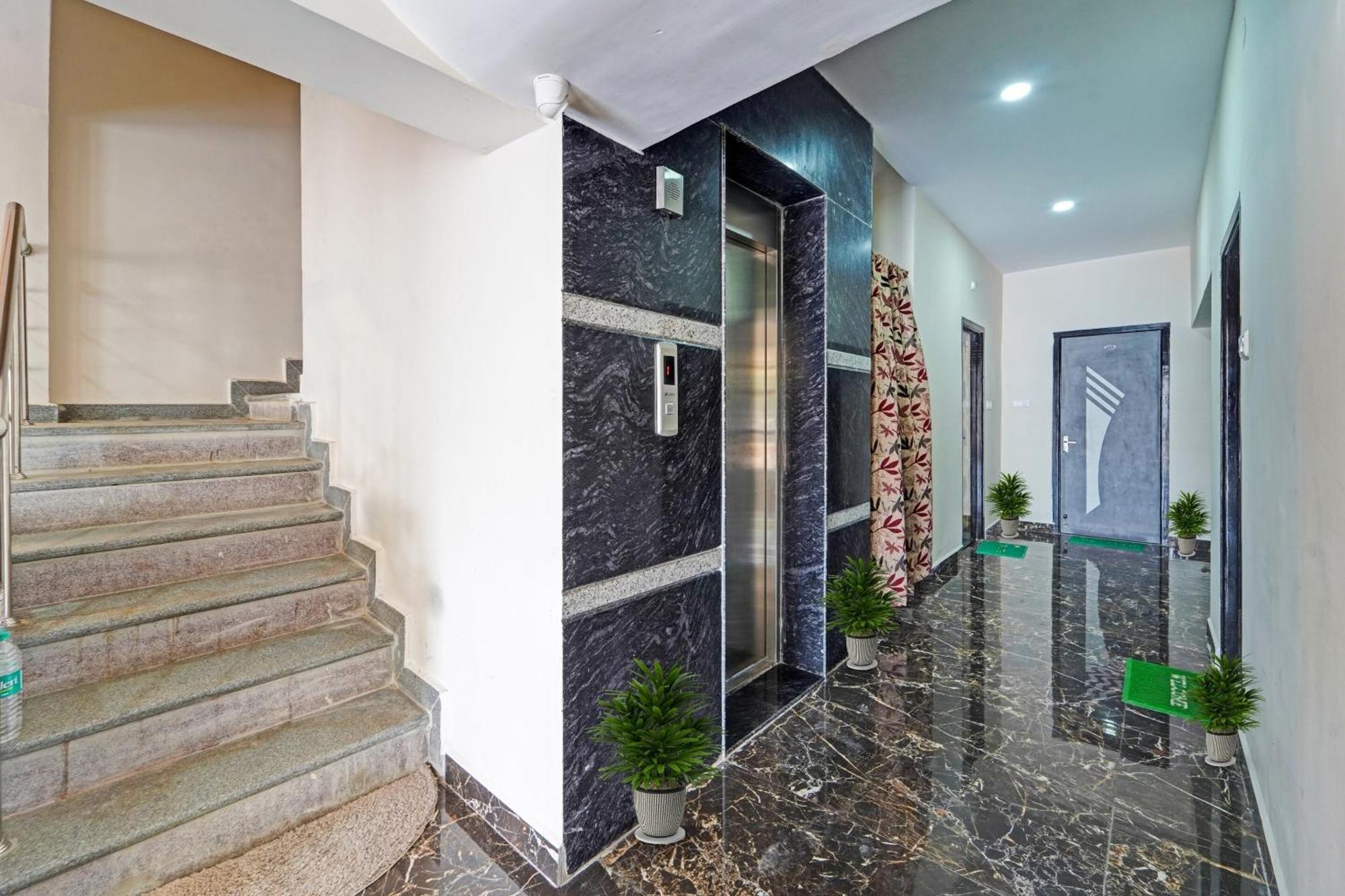 מלון טירופאטי Capital O Lakshmi Residency מראה חיצוני תמונה